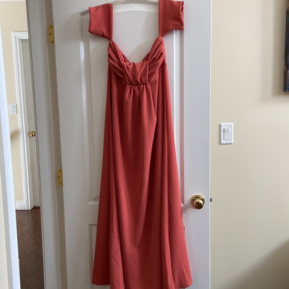 Beautiful brick coloured maxi dress with drop shoulder style. - Picture 4 of 5
